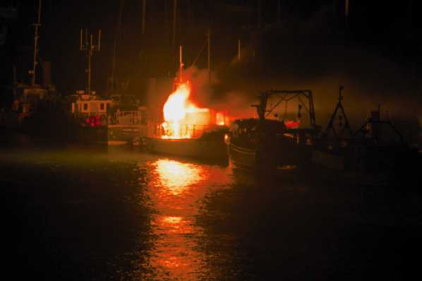 10 March 2014 - 23-49-06.jpg
A sad sight indeed. Historic fishing vessel the African Queen went up in smoke in Dartmouth harbour. Irreparable.
#DartmouthAfricanQueen #DartmouthBoatFire